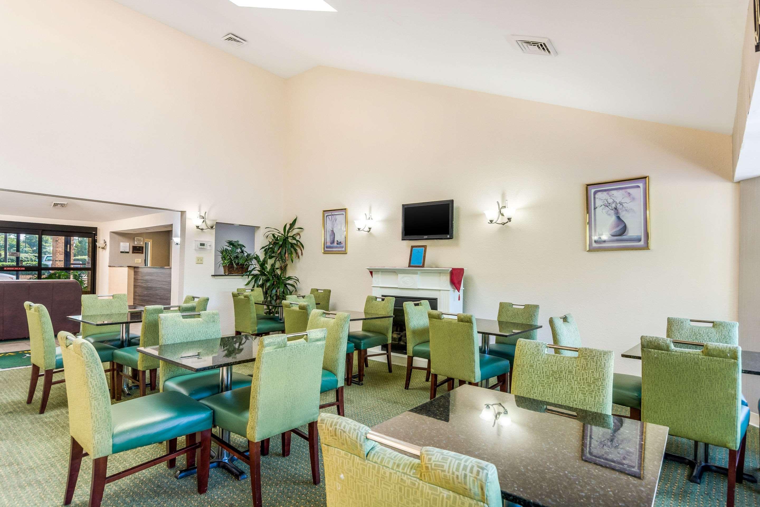 Quality Inn Petersburg Near Fort Gregg-Adams Exteriér fotografie