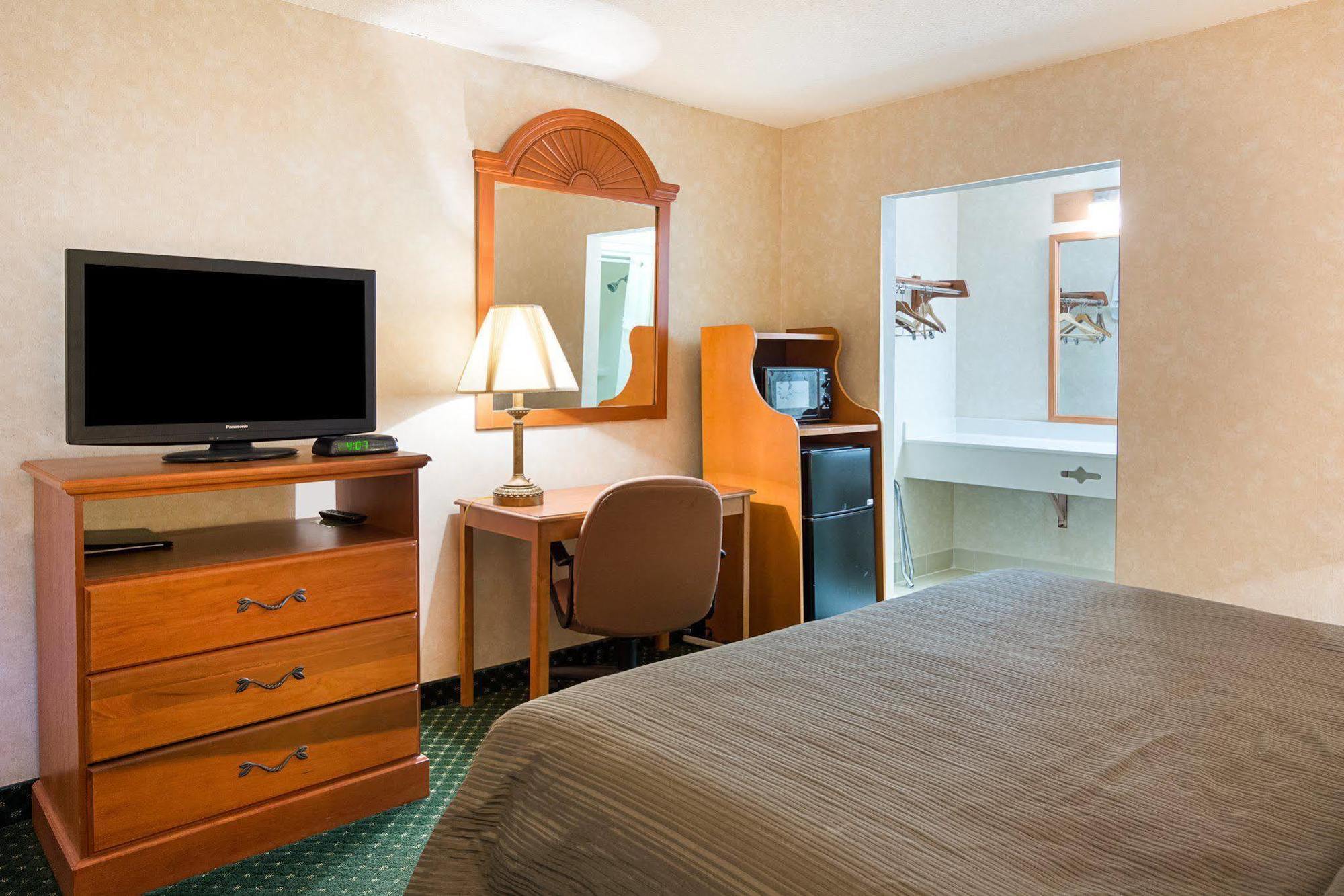 Quality Inn Petersburg Near Fort Gregg-Adams Exteriér fotografie